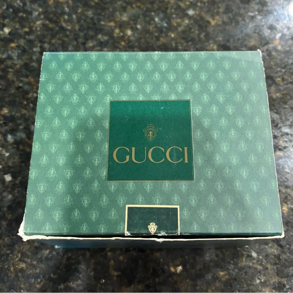 Gucci Gold Timepiece with Interchangeable Bezels - Picture 5 of 9